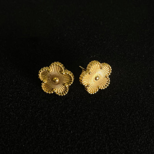 Clover stud earrings
