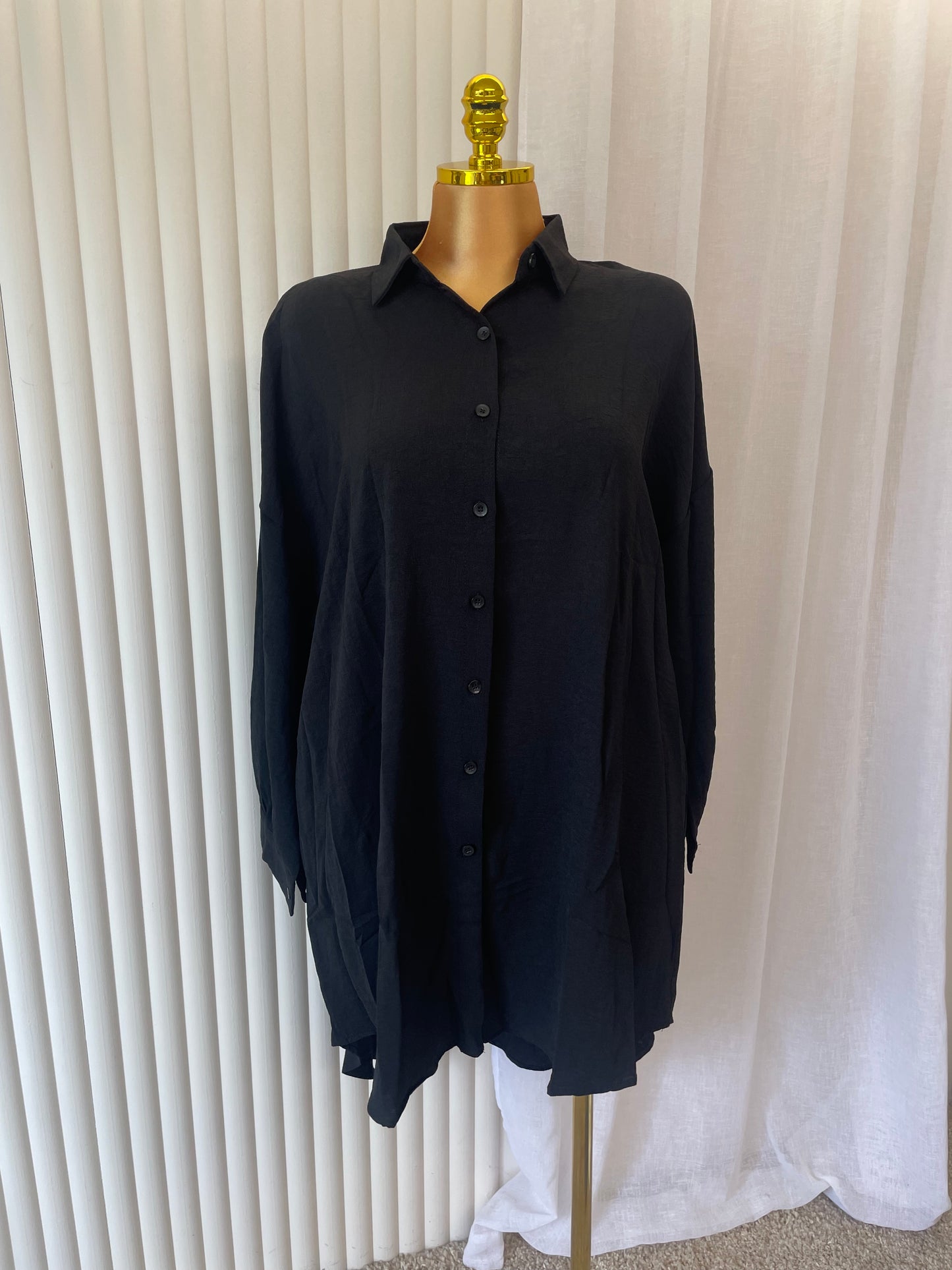 Oversized Button Front Collared Shirt – One Size UK 10–24 THICC FASHIONS (125)