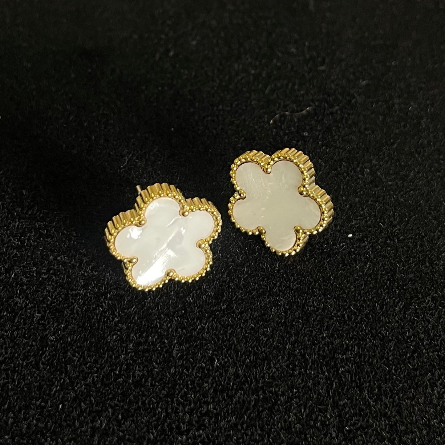Clover mother of pearl stud earrings