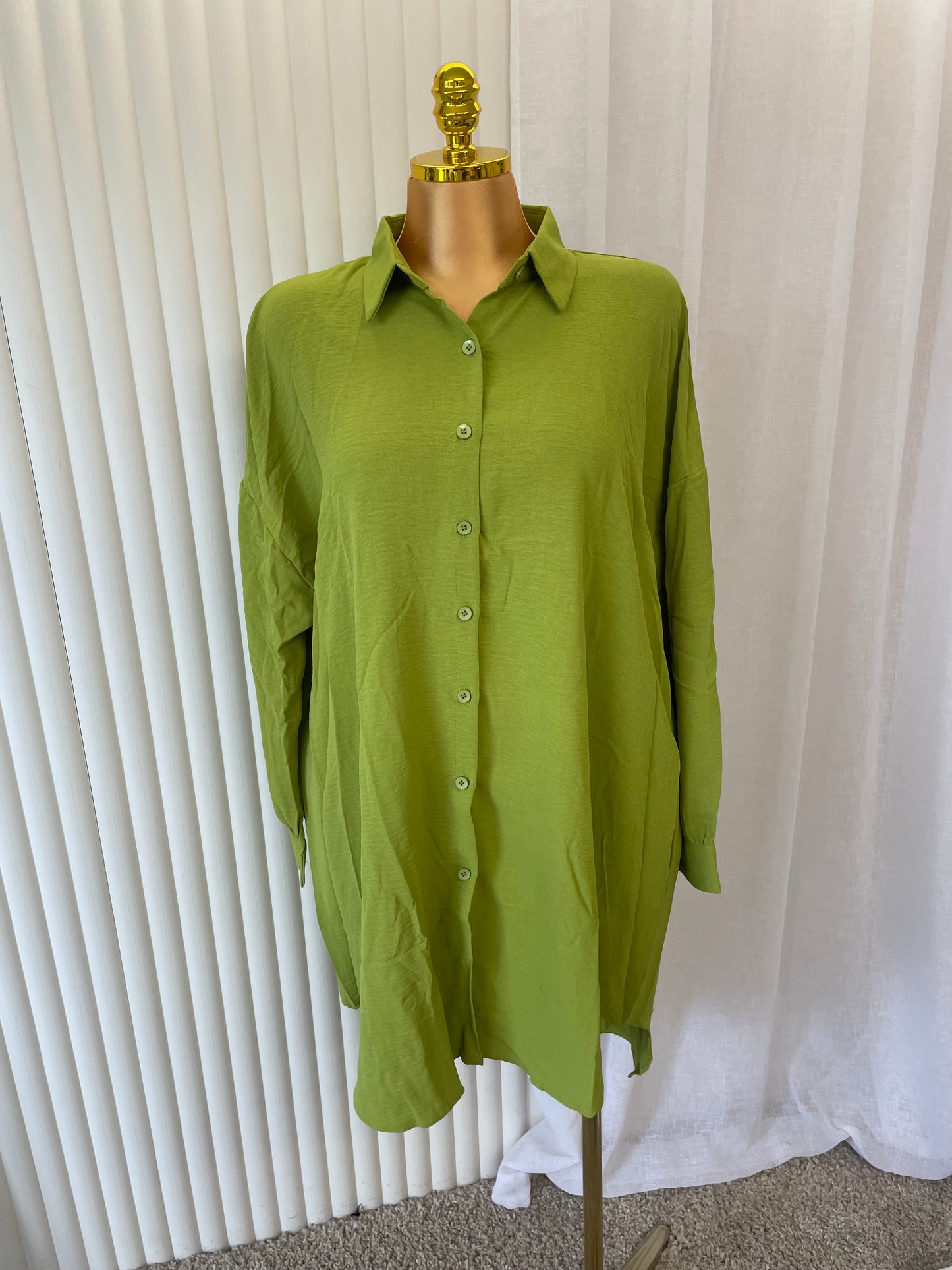 Oversized Button Front Collared Shirt – One Size UK 10–24 THICC FASHIONS (125)