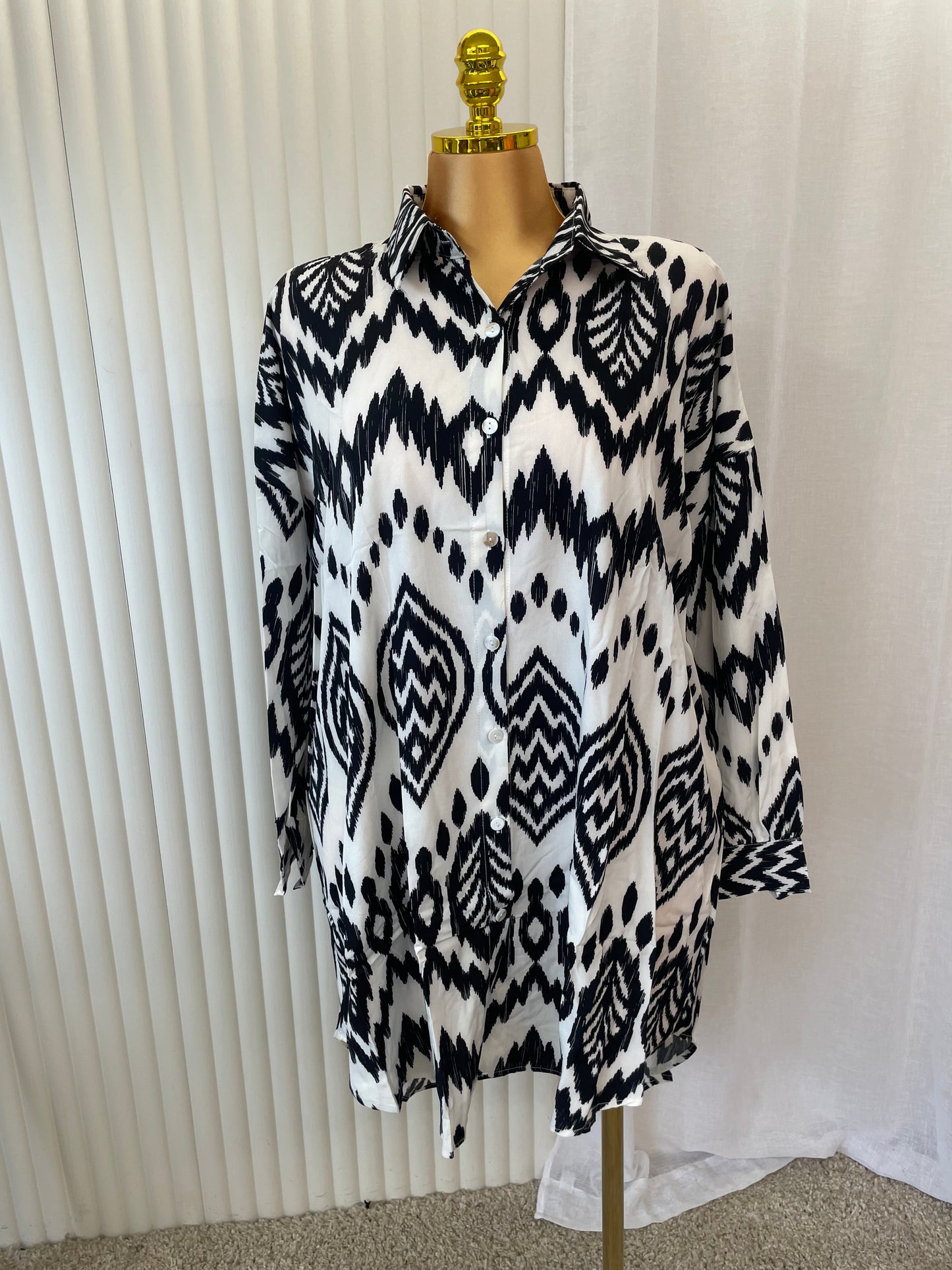 Abstract Print Button Front Shirt Blouse - One size UK10-24 THICC FASHIONS (0216)