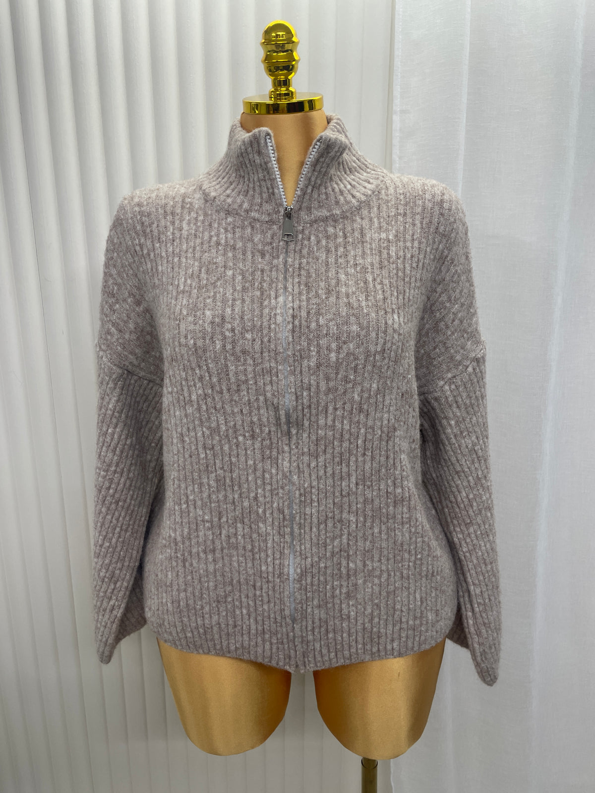 Chunky Ribbed Full-Zip Knit Jumper – One Size UK10-24 THICC FASHIONS Plus Size Curve