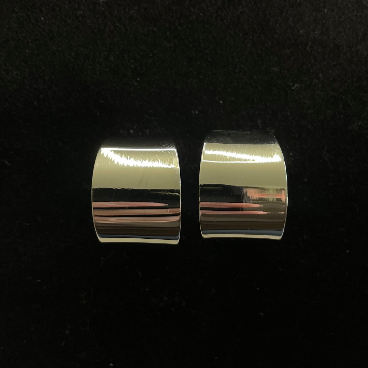 Minimalist High-Polish Wide Huggies