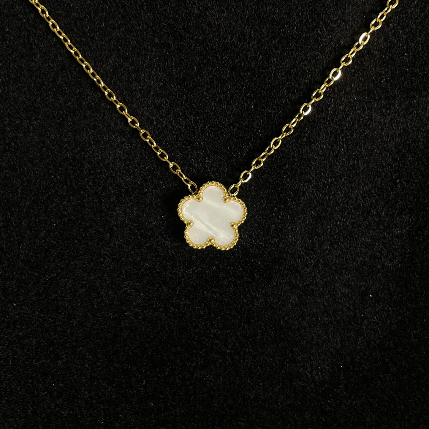 Clover Mother-of-Pearl Necklace