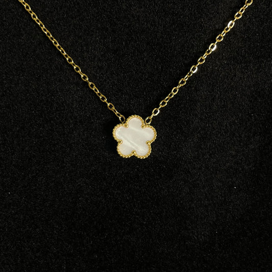 Clover Mother-of-Pearl Necklace