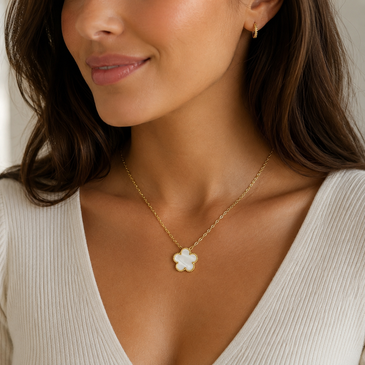 Clover Mother-of-Pearl Necklace