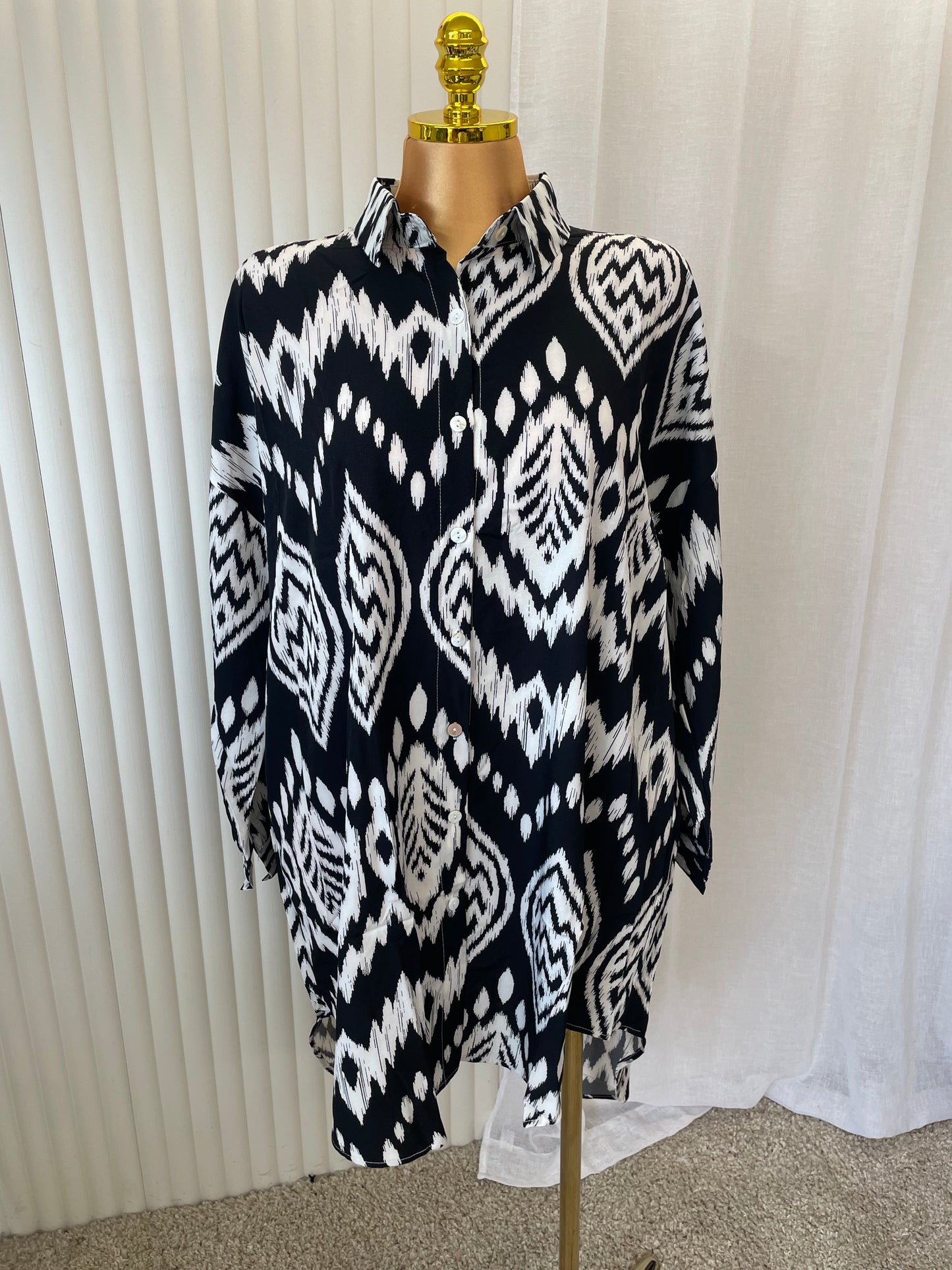 Abstract Print Button Front Shirt Blouse - One size UK10-24 THICC FASHIONS (0216)